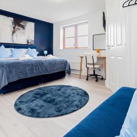 Contractors Wow! 5 Bedrooms 10 Guests Free Parking, hotell i Basingstoke