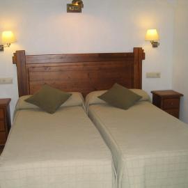 Villa Russell Hotel&Apartments, hotel di Torla