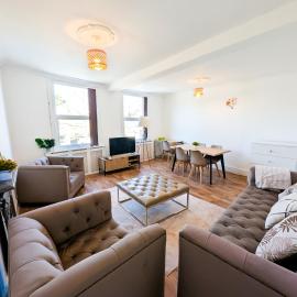 Cozy 2BR Flat Near Twickenham Stadium for Families, hotel u gradu Teddington