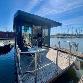 Gezellige houseboat Eclipse Monnickendam nabij Amsterdam, hotel a Monnickendam