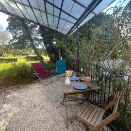 Studio cosy avec climatisation et terrasse, hotel u gradu Malataverne