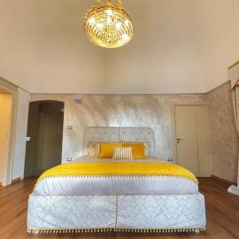 Luxury Regia Suite with Swimming Pool, hotel en Sovereto