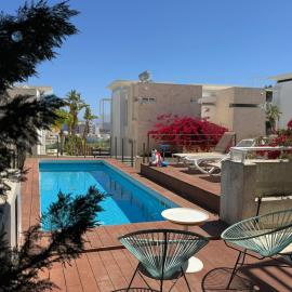 Wealthystays Niceday Hill Villa, hotel em Protaras