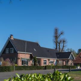 Groepsaccommodatie met hottub en sauna | 18 personen, Hotel in Neede