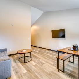 1 MI to Lighthouse Beach: Sleek Studio Apt