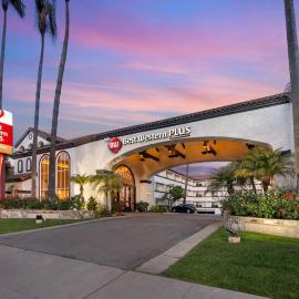 Best Western Plus Newport Mesa Inn, hotel v destinácii Costa Mesa