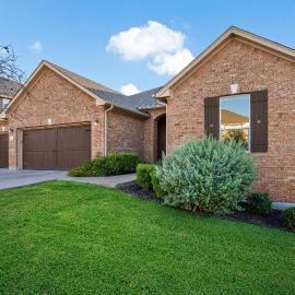 Modern Round Rock Getaway with Private Hot Tub, Hotel in Round Rock