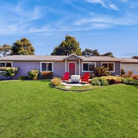 Charming Fort Bragg Home with Ping-Pong & Fire Pit