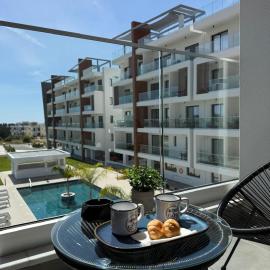 Stay and Chill -Luxury Studio with Pool and Sauna in Kato Paphos, hotel a Paphos