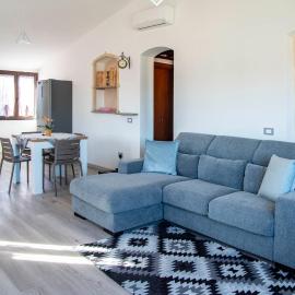 Monica's Guesthouse, hotel a Baratili San Pietro
