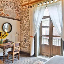CASA SAUTO Historic Fam Suite 1 block from Zocalo