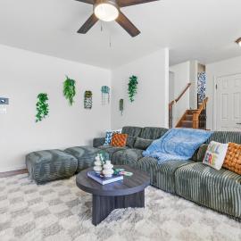 Spacious 4BD - Backyard BBQ, Fire Pit & Mini Golf, hotel em Arvada