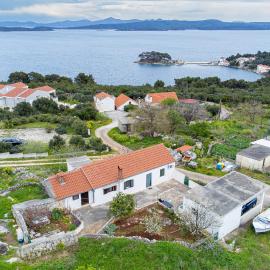 Apartments with parking space Savar, Dugi otok - 12762، فندق في Brbinj