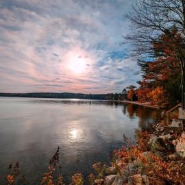 Back of the Moon Lakefront Camp family watersports fire pit 1 dog beach sleeps 8, Hotel in Sullivan
