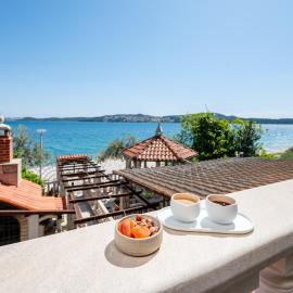 SEGET ESTATE Beachfront Oasis & Tradition since 1964 - Split Trogir Riviera, hotel di Trogir