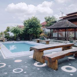 RedDoorz at Villa Bukit Senyum Lombok, hotel en Kuripan
