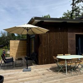 Magnifique logement 5 places Chalet 6, hotel u gradu Banassac