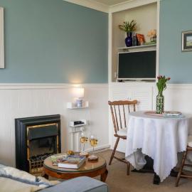 South Devon - River Dart Views - Free Parking - Pet Friendly, hotel a Galmpton-on-the-Dart
