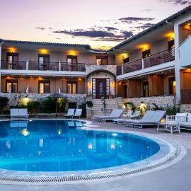 Stamos Hotel، فندق في أفيتوس