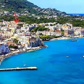 Casa di Claudio, Appartamento Spazioso con 3 Camere e Terrazza Panoramica nel Centro di Ischia