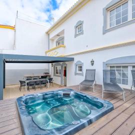 Full private 180sqm Villa - Terrace Jacuzzi - 200m Beach & Sea View