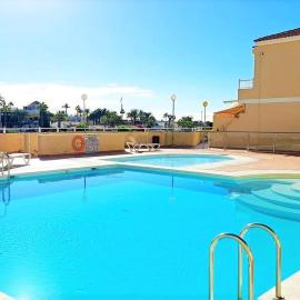 Your Happy Place in Arguineguin, Swimmingpool and Seaviews, hotel v mestu Arguineguín