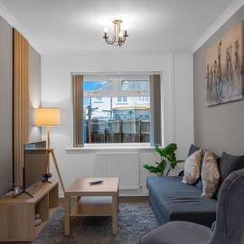 Vacant Nests The Grampian Free Wifi, hotel in Wishaw