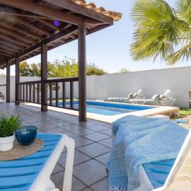 Chalet Tropical 4 by Interhome, hotel a Riumar