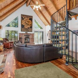 Stimboli Lodge- Sleeps 16 with tons of games and fun, hotel in Oakhurst