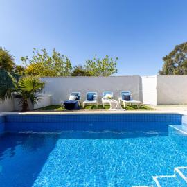 Chalet Tropical 2 by Interhome, hotel a Riumar
