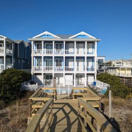Blueberry Bungalow by Carolina Beach Realty, hotel v destinácii Kure Beach