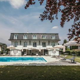 Aquavista Residence - Lakeview Holiday Apartments with Pool, hotell i Dormelletto