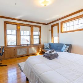 152 Quite & Bright & Spacious Apt in Brighton