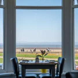 The Clifton Seafront Hotel, hótel í Morecambe