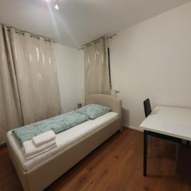 Schönes Privatzimmer an der Universitätsklinik Mainz: Mainz şehrinde bir otel