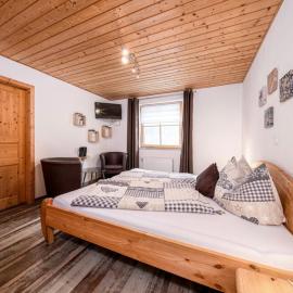 Toskanahaus, NJUALMS, hotel en Tannheim