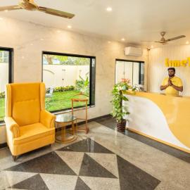 Lime Tree Hotel & One Bed Room Serviced Apartment Nearby Noida Sector 50 Metro & Medanta Hospital with Party Venue, hotel en Noida