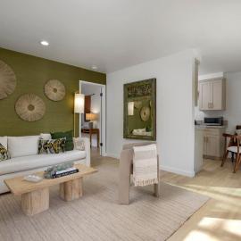 Outdoor Spaces and Coastal Sanctuary, hótel í Summerland