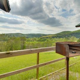 Mtn-View Porch: Arkansas Cabin Near White River, hotel in Mountain View
