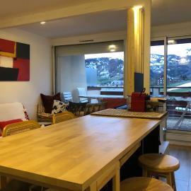 Les alpages - lit queen size - centre station، فندق في Enchastrayes