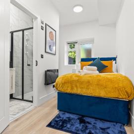 Modern Central London 4 Bed - Free Parking