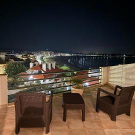 Beach Views-Ocean Breeze-Duplex Dreams, hotel in São Martinho do Porto