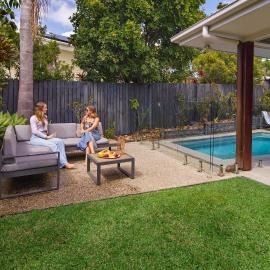 Pet friendly Holiday home with pool on Alex