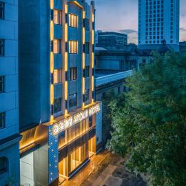 Atour Hotel Tianjin Jinwan Square Fifth Avenue، فندق في تيانجين
