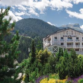 Ecrin Blanc Resort Courchevel - Aquapark, hotel i Courchevel