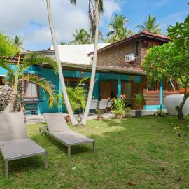 Beachfront Wooden House 3Br & Sunset Views