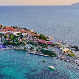 Maya Bistro Hotel & Beach, hotel di Siğacık