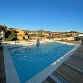 Appartement 2 chambres en rez de jardin avec piscine
