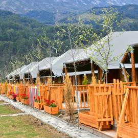 Glamping Albania Rafting Permet, hotel a Përmet