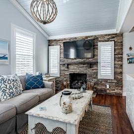 Renovated 3-Bedroom, 2-Bath Home in Ocean Pines Peaceful Retreat Near Ocean City, hotel v mestu Berlin